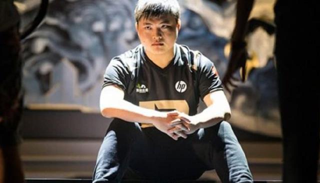 用象征性动 用象征性动