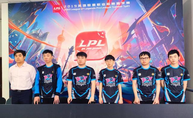 边锋获得射 边锋获得射